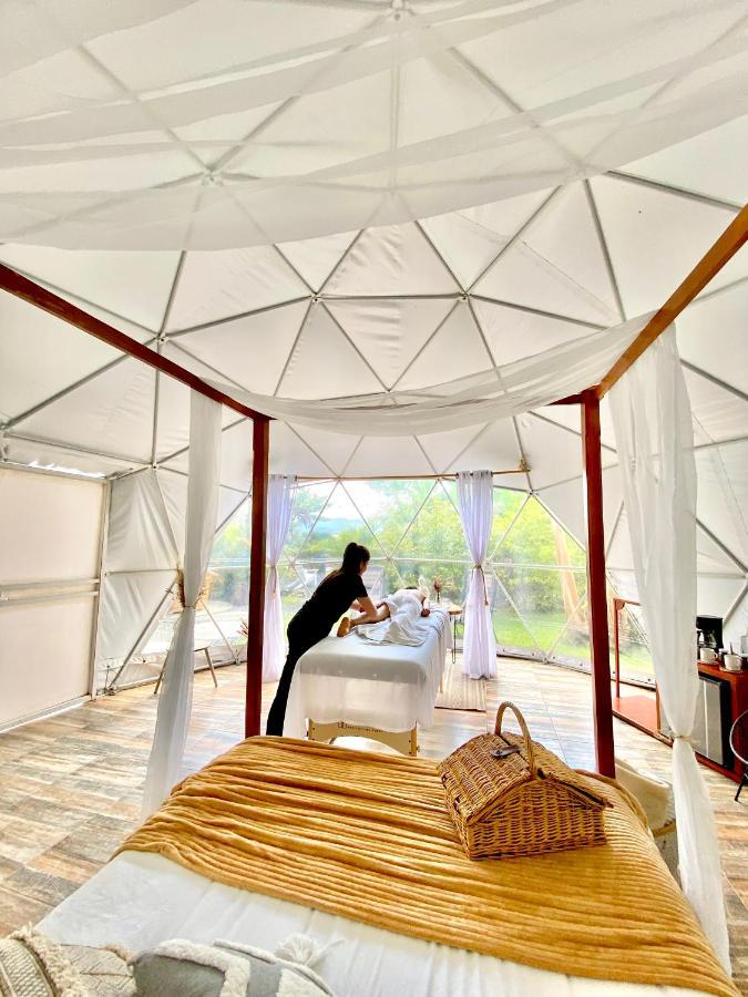 Orange Glamping Quimbaya